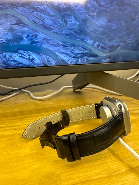 Dây dày dặn, da đúng như mô tả. Giao hàng nhanh.