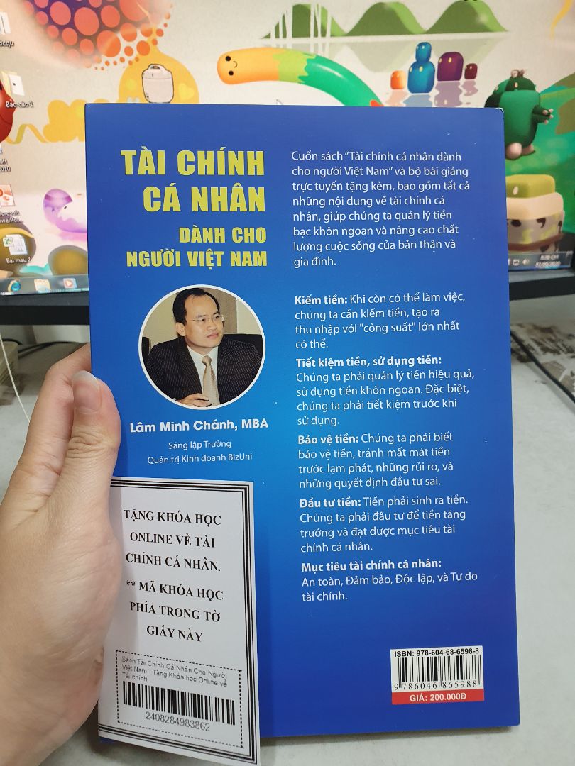 Sách được bọc nilon cẩn thận. giấy in dày và chất lượng. Mực in màu rõ nét và đều. Có kèm mã đăng nhập khóa học onl rất bổ ích. Về nội dung thì mình đánh giá cao cuốn này vì lượng kiến thức mới mẻ, sát với hoàn cảnh Việt Nam và cách viết cũng súc tích, dễ hiểu. Với mình cuốn này xứng đáng số tiền 2***đ và mình khuyến khích mọi người nên mua.