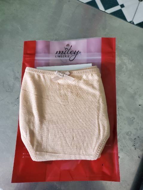 Chất liệu vải rất tốt. Vải nềm mại, mặc mát, mặc vừa, dáng đẹp. Giao đúng màu.  Đóng gói cẩn thận. Giai hàng đúng hẹn. Sẽ tiếp tục ủng hộ khi cần dùng