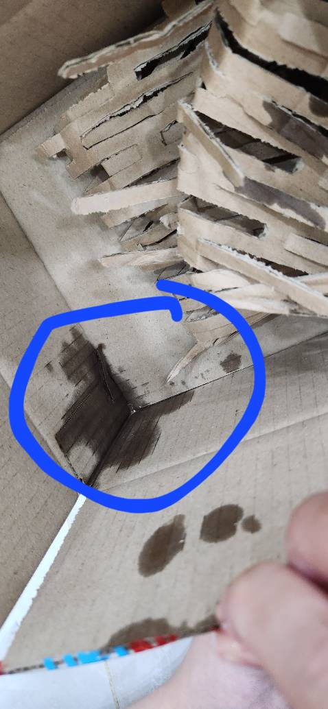 Đóng gói ko kỹ, kê chai không đủ chặt, bể hết chai, ko dùng dc. Chưa liên hệ dc đơn vị bán hàng