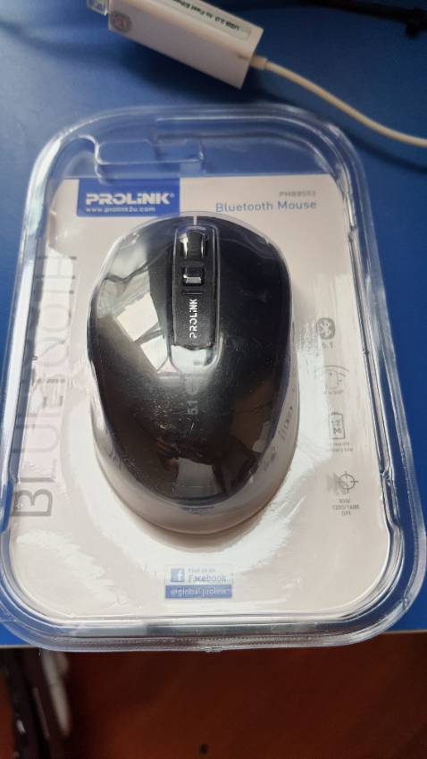 Mới nhận hàng lúc chiều, *** thấy kết nối bluetooth và hoạt động tốt.

Trên web ghi là "Nhà bán khui Laminate sản phẩm trước để dán tem bảo hành - Chỉ những sản phẩm có tem bảo hành mới đủ điều kiện được bảo hành" nhưng chỉ thấy 1 cái tem tròn nhỏ ở mặt dưới, nhìn kỹ mới thấy có gạch ở số 8 (mà nay mới 13/7) và không thấy chỗ nào thể hiện năm 2021. Không biết là sẽ bảo hành bao lâu với nhữn thông tin này vậy Prolink Official Store?