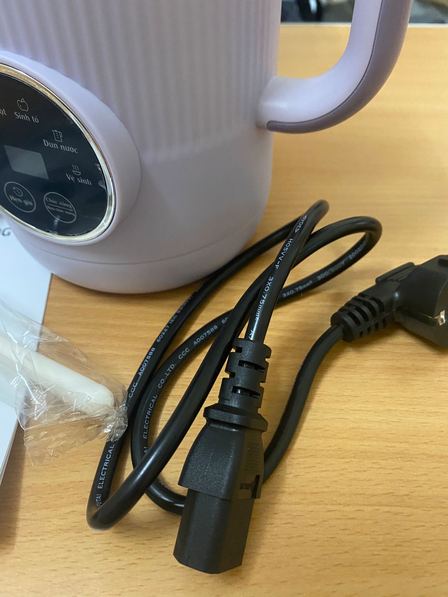 Hàng nhận đúng như mô tả. máy đẹp mình thử thấy máy chạy êm. nhiều chức năng có hướng dẫn siwr dụng rõ ràng