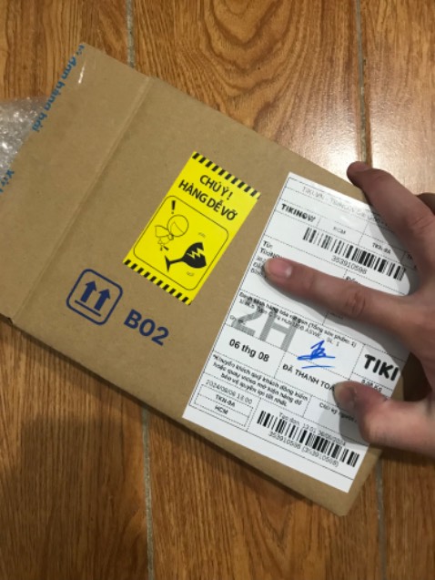 Trùi ui Tiki Now 2h đúng đỉnh. Đúng là mỗi sàn tmđt đều có thế lợi riêng. Mình đã trải nghiệm 2 lần Tiki Now, 1 lần cần gấp sạc và lần này cần gấp hub. Về sản phẩm thì bọc chống sốc kĩ càng, độ bền thì phải xài mới biết nhưng cầm rất chắc tay, bề mặt làm xịn ko thua vỏ macbook lun 😂 và điều tuyệt vời hơn là cắm vào có báo đèn và nó màu xám tệp với cái máy của mình lun huhu 😂😂 ghim ổ cứng và chuột là nhận liền lun ạ. Thật sự trải nghiệm tuyệt vời. Sẽ ưu ái sử dụng dịch vụ của Tiki nhiều hơn. Goodjob shop 🙏🙏🙏 Trùi ui Tiki Now 2h đúng đỉnh. Đúng là mỗi sàn tmđt đều có thế lợi riêng. Mình đã trải nghiệm 2 lần Tiki Now, 1 lần cần gấp sạc và lần này cần gấp hub. Về sản phẩm thì bọc chống sốc kĩ càng, độ bền thì phải xài mới biết nhưng cầm rất chắc tay, bề mặt làm xịn ko thua vỏ macbook lun 😂 và điều tuyệt vời hơn là cắm vào có báo đèn và nó màu xám tệp với cái máy của mình lun huhu 😂😂 ghim ổ cứng và chuột là nhận liền lun ạ. Thật sự trải nghiệm tuyệt vời. Sẽ ưu ái sử dụng dịch vụ của Tiki nhiều hơn. Goodjob shop 🙏🙏🙏