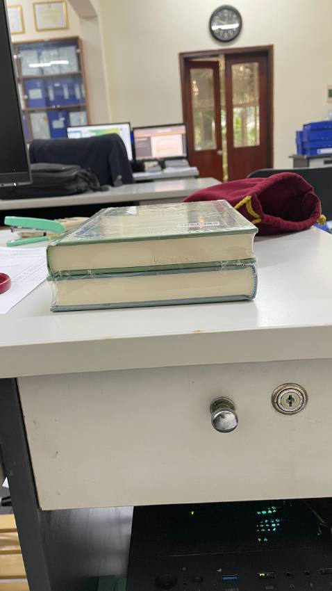 sách đẹp, mua dịp tết khuyến mại nhiều nên rất rẻ. sách này mình chưa đọc, nhưng có 1 người bạn nó là cả tuổi thơ của cậu ấy. nên mình mua cho con mình đọc. Mình đã từng xem phim mèo đi hia thấy ý nghĩa giáo dục rất lớn. mọi ng nên mua cho con đọc