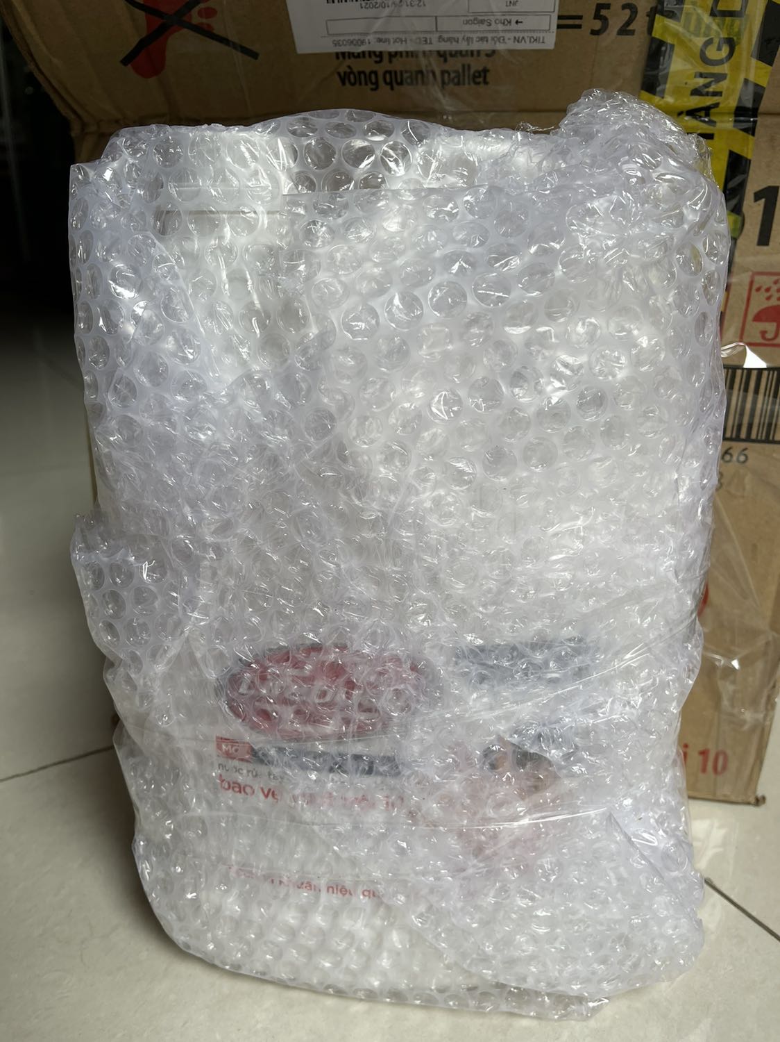 Đóng gói kỹ, thời gian vận chuyển vừa phải, nhân viên giao hàng thân thiện, chưa sử dụng nên không biết sử dụng chai lớn này có gì khác không, nhưng tiết kiệm và tin tưởng Lifebouy