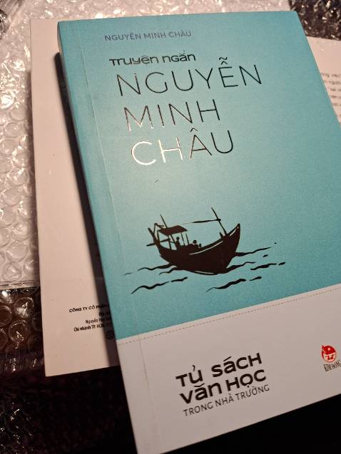 Giao nhanh, đúng sp nhưng mà sách bẩn quá 🥲🥹 là người thích ub sách mới thì ko chấp nhận được, mà tiền bỏ ra đâu có rẻ mấy so với giá bìa, nếu săn sale giá 20k 30k còn tạm được TvT chắc tại cuốn đó là cuốn cuối nên nó đểu 🥲😭.