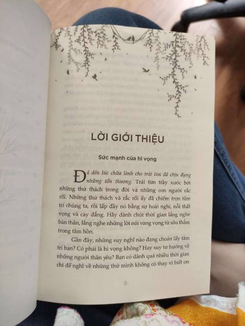 Cuốn sách rất đáng đọc. Bìa đẹp, ấm áp,  đọc xong suy ngẫm về mình hơn và cảm thấy có gì đó an lành
Những ai gặp bế tắc về cảm xúc trong chính mình và rắc rối trong mối quan hệ có thể tìm đọc