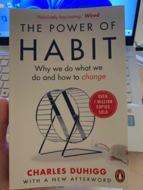 Mình sẽ đọc kỹ hơn để review về nội dung hen. 
Cảm ơn Fahasa.