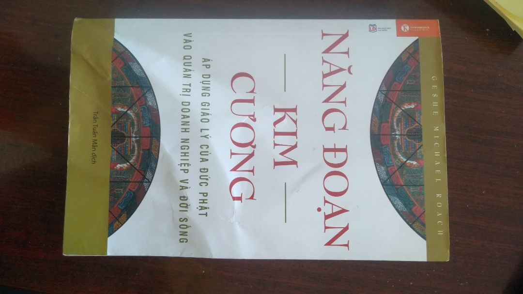 Mình đã mua rất nhiều sách trên Tiki, nhưng mà chưa có lần nào sách về tay lại tệ như lần này. Sách nhăn nhúm, bụi bậm, hư hỏng,... Mình muốn đổi hàng lại, hy vọng sẽ nhanh chóng nhận được phàn hồi của Tiki.