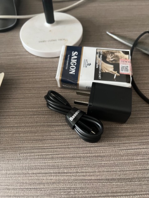 đóng gói cẩn thận, hộp nhỏ chơi luôn hộp bự tặng kèm luôn, chất lượng sạc nhanh ko nóng cốc sạc!