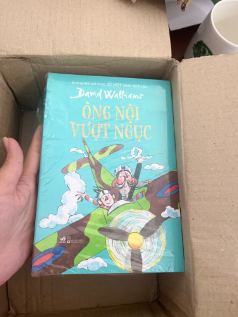 Sách in đẹp, nội dung coa thể sẽ hơi khó hiểu với bé nhỏ.