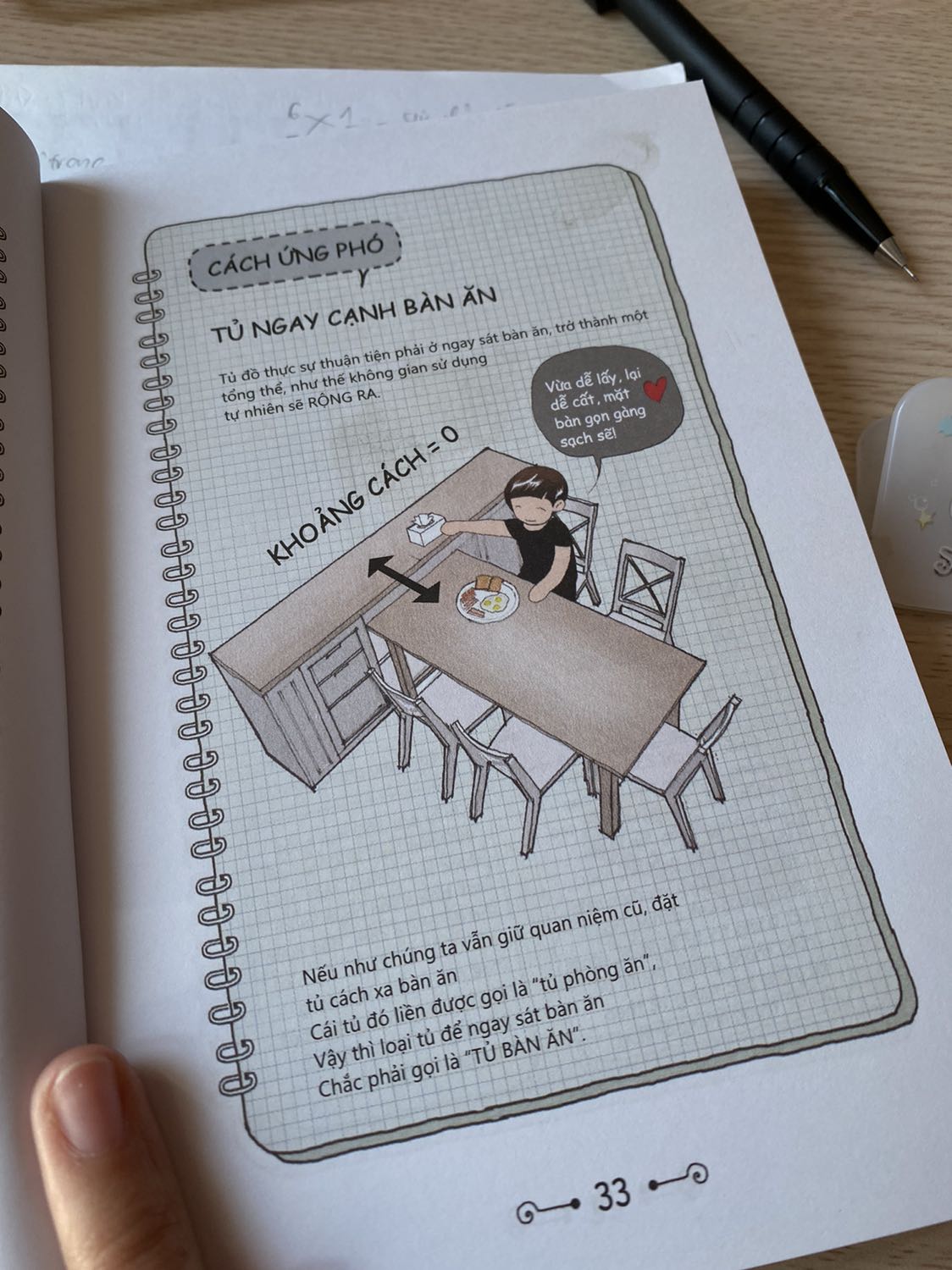 Mình đặt giao trước 19h tối mà hôm qua quên mất nên sáng nay tiki giao lại, các bạn ship rất rất nhiệt tình. Sáng nay lúc nhận hàng còn được bọc lại nilong do hôm qua mưa bão, hộp nhận hàng còn nguyên dù hơi móp nên sách bên trong tất nhiên ko co vấn đề gì.

Tiki bán giá rẻ hơn so với giá bìa, sách cũng rất ổn, chăm sóc khách hàng, giao hàng cũng rất ổn.