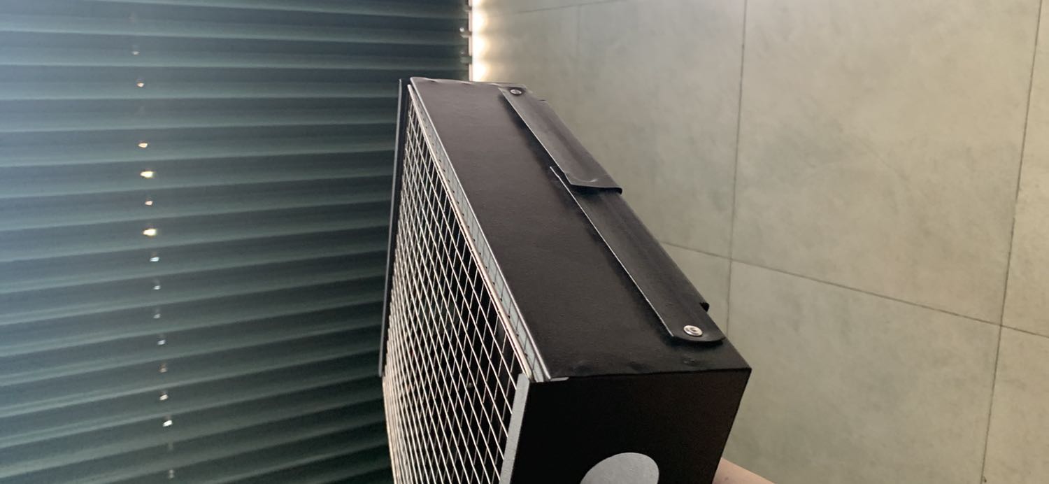 Sản phẩm giao không đúng như hình ảnh. Sản phẩm không có 4 chân đứng, trong khi trên hình ảnh có thể hiện. Kể cả hình ảnh ngoài bao bì cũng có thể hiện, nhưng thực tế sản phẩm không hề có