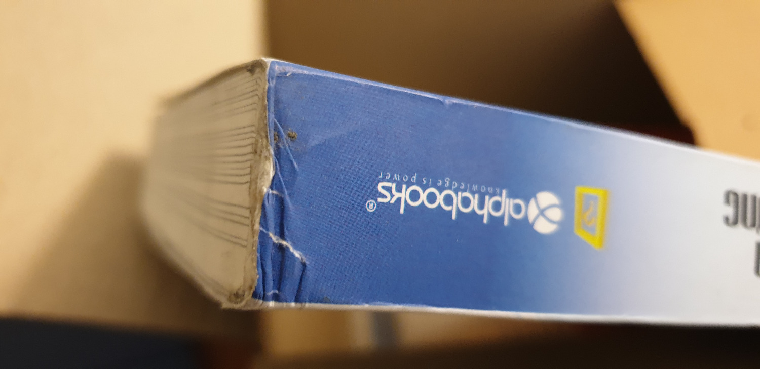 - Sách bị cáu bẩn, móp gáy, nhiều trang sách đổi màu giấy như bị tồn kho, ẩm mốc lâu ngày
- Không đăng ký Bookcare nhưng tự động cho vào đơn hàng,  ngoài ra bọc sách bị hỏng.

Đây là lần thứ 2 trong vòng 03 ngày tôi gặp phải vấn đề đối với chất lượng sản phẩm của các bạn. Các bạn cần chú ý giúp chúng tôi mua hàng trên Tiki vì tin tưởng vào sản phẩm và dịch vụ của các bạn. Nhưng nếu các bạn tiếp tục chỉ tập trung giao hàng nhanh mà không kiểm tra chất lượng sản phẩm thì các bạn sẽ đánh mất niềm tin của chúng tôi. Các bạn nên hiểu rõ thị trường không chỉ có các bạn cung cấp những dịch vụ này.  Các bạn không nên để chúng tôi là khách hàng nghĩ rằng sản phẩm của các bạn có chiết khấu tức là chúng tôi sẽ phải nhận những sản phẩm tồn kho, kém chất lượng như thế này. Thực sự là sự không tôn trọng khách hàng từ phía các bạn. 
Ngoài ra, tôi đăng ký dịch vụ Tikinow nhưng chất lượng sản phẩm và việc đổi trả thực hiện chậm trễ như vậy thì thực sự quá thất vọng.  Nhìn quyển sách trông như sách cũ mất luôn cả hứng đọc!!