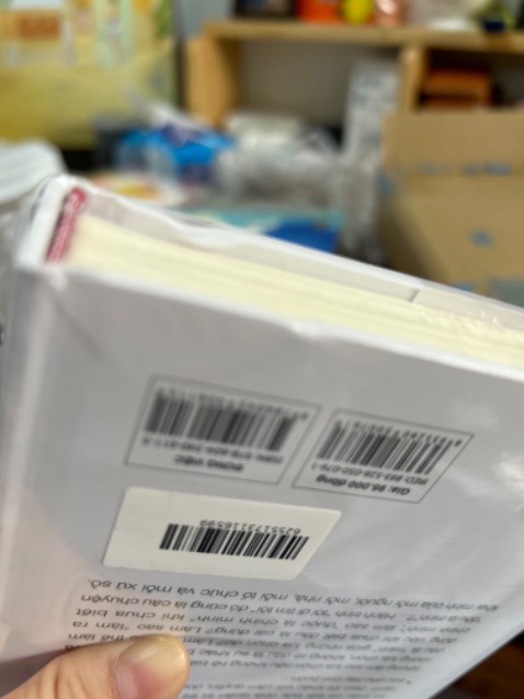 Mua sách trên Tiki thì rẻ thật nhưng sao có vẻ như đi mua "hàng lỗi" ấy nhỉ. Mình luôn ưu tiên mua Tiki Trading để đảm bảo nhưng lần này 2 cuốn mua đều móp méo hoặc đóng hộp cẩu thả làm gẫy sách, quăn mép.... haizzz