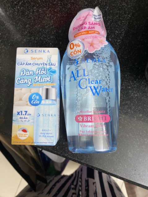 Giao hàng nhanh, đóng gói cẩn thận; date xa, giá rẻ hơn shop mình hay mua tặng thêm tẩy trang nữa nên hời:). Tẩy trang xài rồi OK lắm, dịu nhẹ ko kích ứng. Serum lần đầu mua nên chưa biết à!
