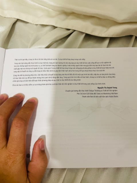 Chữ quá bé, ai bị cận thì phải sắm thêm cái kính lúp mới đọc nổi. Ko hiểu sao sách còn nhiều chỗ trống mà bố trí hình & chữ chưa hợp lý.