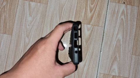 Ốp lưng đẹp chắc. Giao hàng nhanh. Ốp bao quanh viền màn hình viền cam nhô lên để b.vệ phần cam. Ốp chất lượng tốt nhưng 100k mà đóng gói khá sơ sài