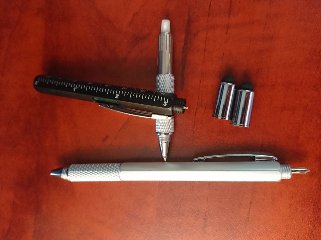 quảng cáo đa công năng nhưng thực tế ngoài viết thì các công năng khác chỉ để chơi cho có, đặc biệt tua vít, đúng kiểu làm kiểng