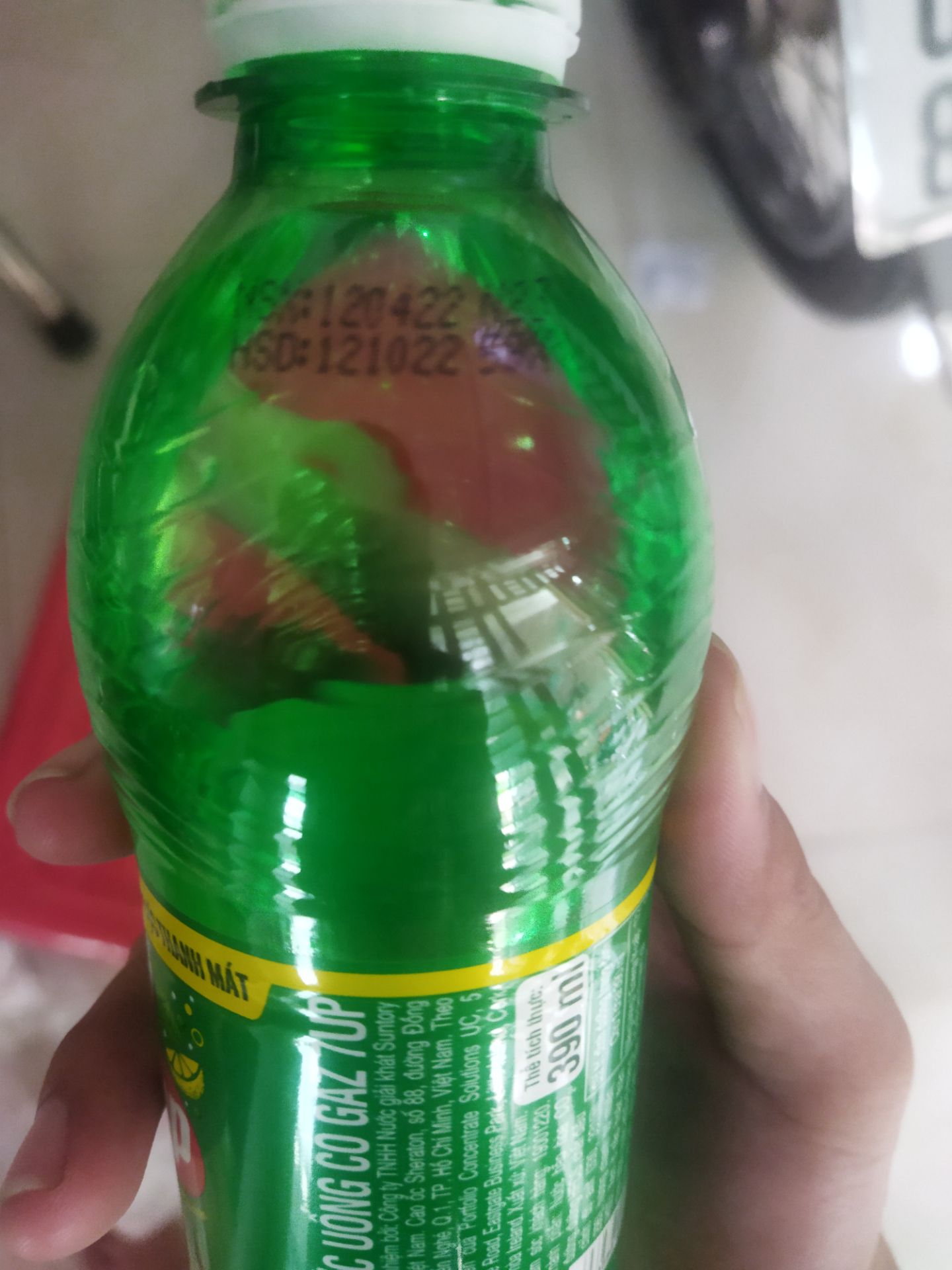 Giao hàng nhanh thùng còn mới, hạn sử dụng của nước là 6 tháng. Rất hài lòng với sản phẩm