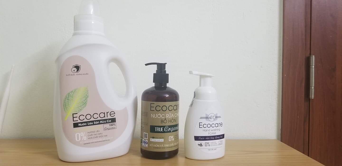 Nước lau sàn chai to oạch, khá rẻ. Mùi hương dễ chiu, vì sản phẩm hữu cơ nên mình chỉ lau 1 lần thôi mà sạch và thơm sả chanh lắm