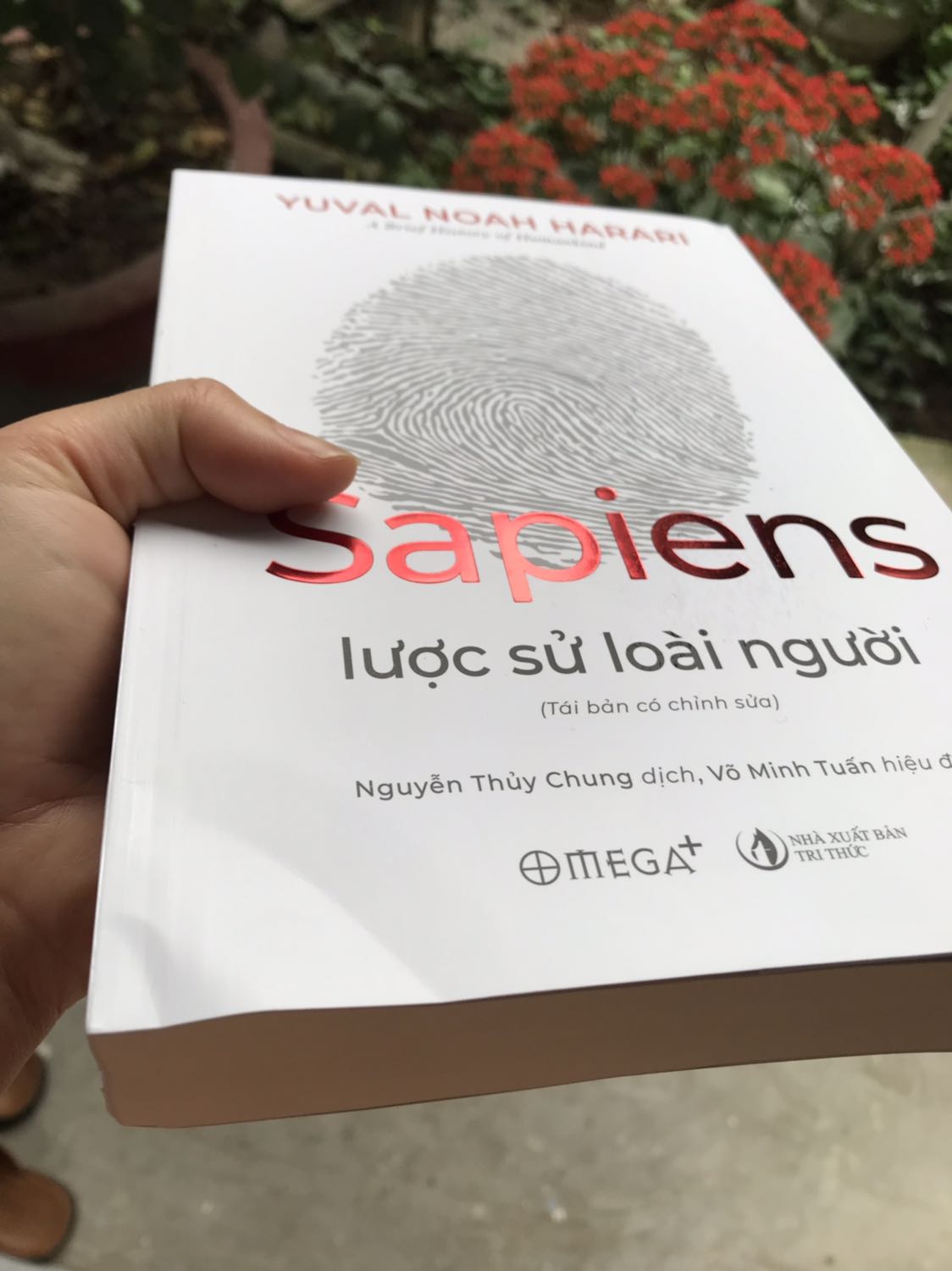 Thực sự thất vọng!!!! Gói hàng đã có lớp nilon bong bóng rồi nên không có chuyện lỗi do bên vận chuyển, mà do bên Trạm đọc đã giao sách lỗi ngay từ đầu. Sẽ không bao giờ order của bên này nữa.