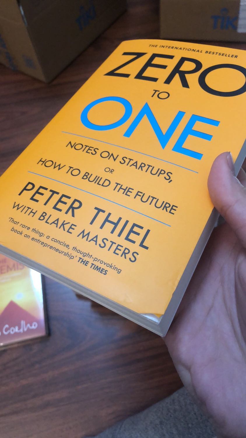 - Hàng Tiki giao cực nhanh, nhanh hơn hẳn 1 tuần so với dự kiến làm mình rất hài lòng.
- Có 1 số sách đc bọc, có 1 số không nhưng mới toe, rất chất lượng. Bên trong như nào thì chưa biết.
- Riêng quyển Zero to One bị nhiều vết móng tay cấu lên, một góc sách bị bung bìa, bẩn 1 số chỗ nhưng lau đc. Nhưng không sao, thế là cx đc rồi.

Cảm ơn Tiki