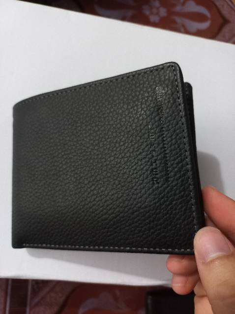 Chuẩn da bò sáp bên trong lót da lợn, đặc biệt thích kiểu da này, cảm giác sần sần cầm nắm sờ rất sướng, mình đã dùng 1 thời gian và hài lòng với mức giá. 5*