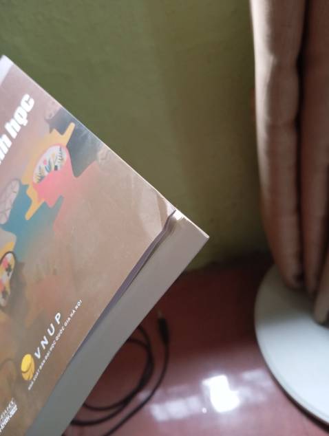 Sách oke. Nhưng có thể do vận chuyển nên em nó không còn được nguyên vẹn...