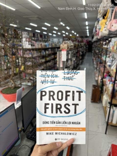 Cuốn sách cực kỳ hay. Giao hàng nhanh, đóng gói cẩn thận