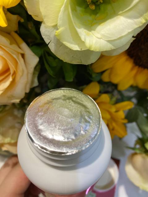 Thấy shop uy tín nên tin tưởng đặt mua. Sản phẩm còn nguyên tem mác và lớp bóng kính. Nguồn gốc rõ ràng. Thành phần tự nhien nên rất an tâm. Hiệu quả sẽ ủng hộ shop tiếp