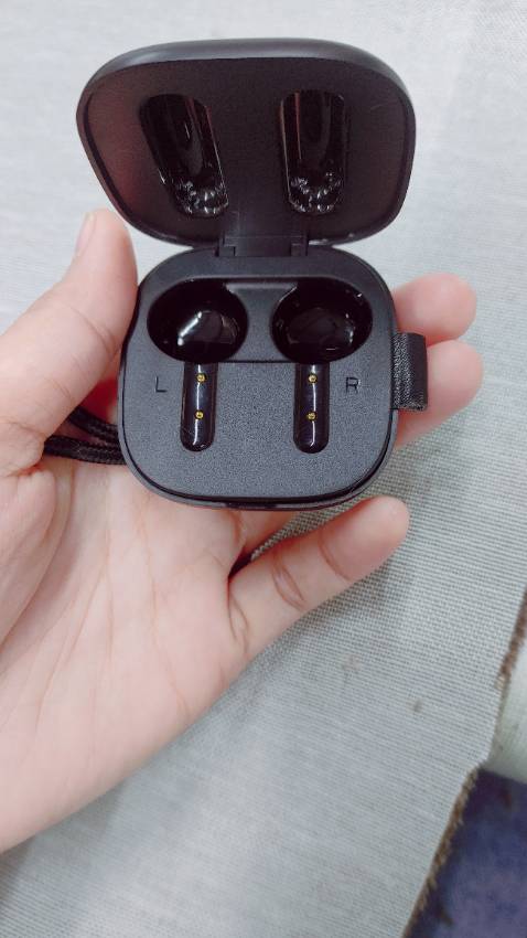 Sau 2 ngày sử dụng thì cho shop 5 sao...đây là lần đầu tiên mình mua bên tiki...sp rất tốt so với giá..đeo êm.hộp chắc chắn.âm thanh hay...nhưng có điều. Giao hàng lâu và 1 cái chưa hài lòng về tai nghe là chống ồn kém