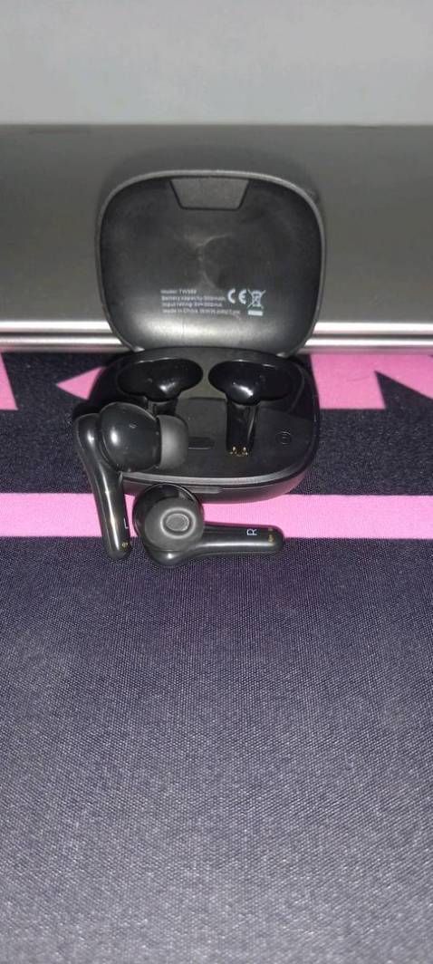 Đóng gói bằng bọc chống sốc nên rất ok ko bị móp méo j cả
Tai nghe khá ổn trong tầm giá, âm bass tạm, âm lượng to nên mở 60-70 là đủ nghe
Game mode vs music mode ko khác nhau mấy
NÊN MUA