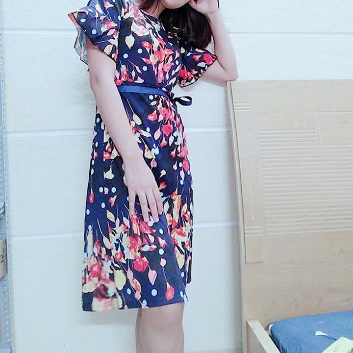 Chất vải hơi thô, nhưng kiểu dáng và màu sắc đẹp, mặc lên nhìn sang chảnh. Mình 46kg, cao 1.55m mặc rất vừa vặn, cảm ơn shop và tiki nhé