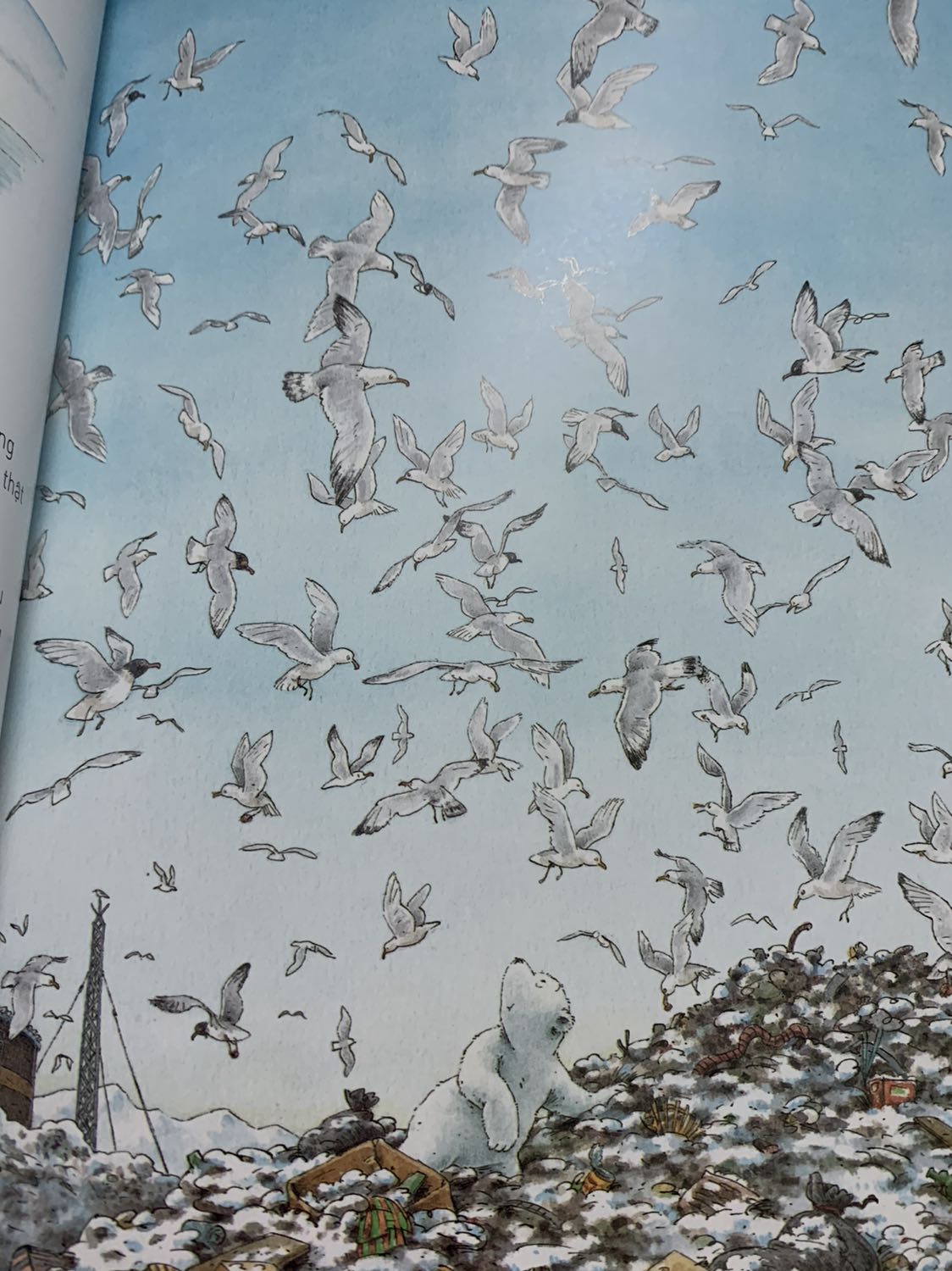 Sách dày lắm mng ạ, trang nào cũng có một mặt chữ một mặt tranh minh họa rất sinh động và đáng yêu. Nội dung kể về những cuộc phiêu lưu của bạn gấu nhỏ, k li kì gay cấn với người lớn nhưng với các bạn bé cũng đủ hấp dẫn rồi. Sách phù hợp các bạn 5+ theo quan điểm của mình.