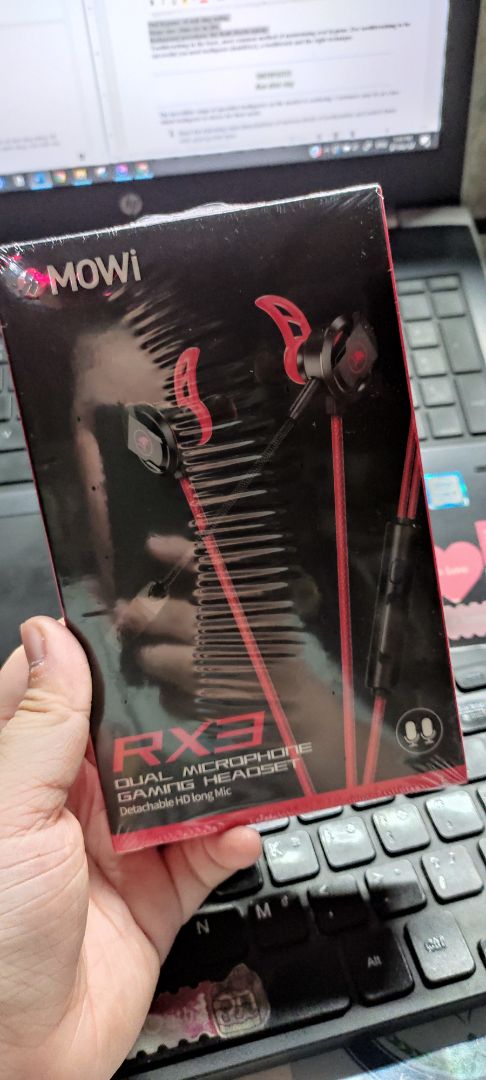 nhìn chung là ưng ý trong tầm giá. Nghe thử thì chất âm khá, có điều đeo cái tai này ở ngoài nói là khó nghe luôn vì cảm giác như cách âm vậy :))  phụ kiện kèm theo khá nhiều, có kẹp, có dây cho PC chia mic tai nghe, 2 mic nên cũng tiện dụng trong phân khúc roàii. chưa biết sống được bao lâu kaka.