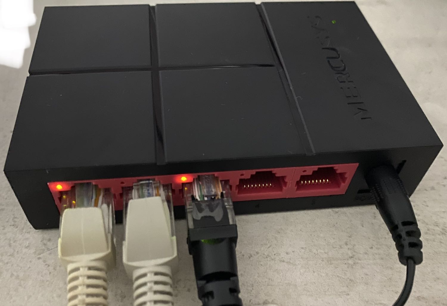 Sản phẩm đúng mẫu mã, giao rất nhanh (1 ngày), gói kỹ.
Đã *** tốc độ, đủ gigabit (1000Mbps)