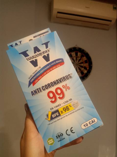 Khẩu trang thơm mùi quế, dày dặn và không gây khó chịu trên da khi sử dụng. Đi ngoài mưa nhỏ thì không bị thấm nước vào bên trong như những khẩu trang khác (khá ưng điểm này). Chấm điểm 9,5/10 ạ.