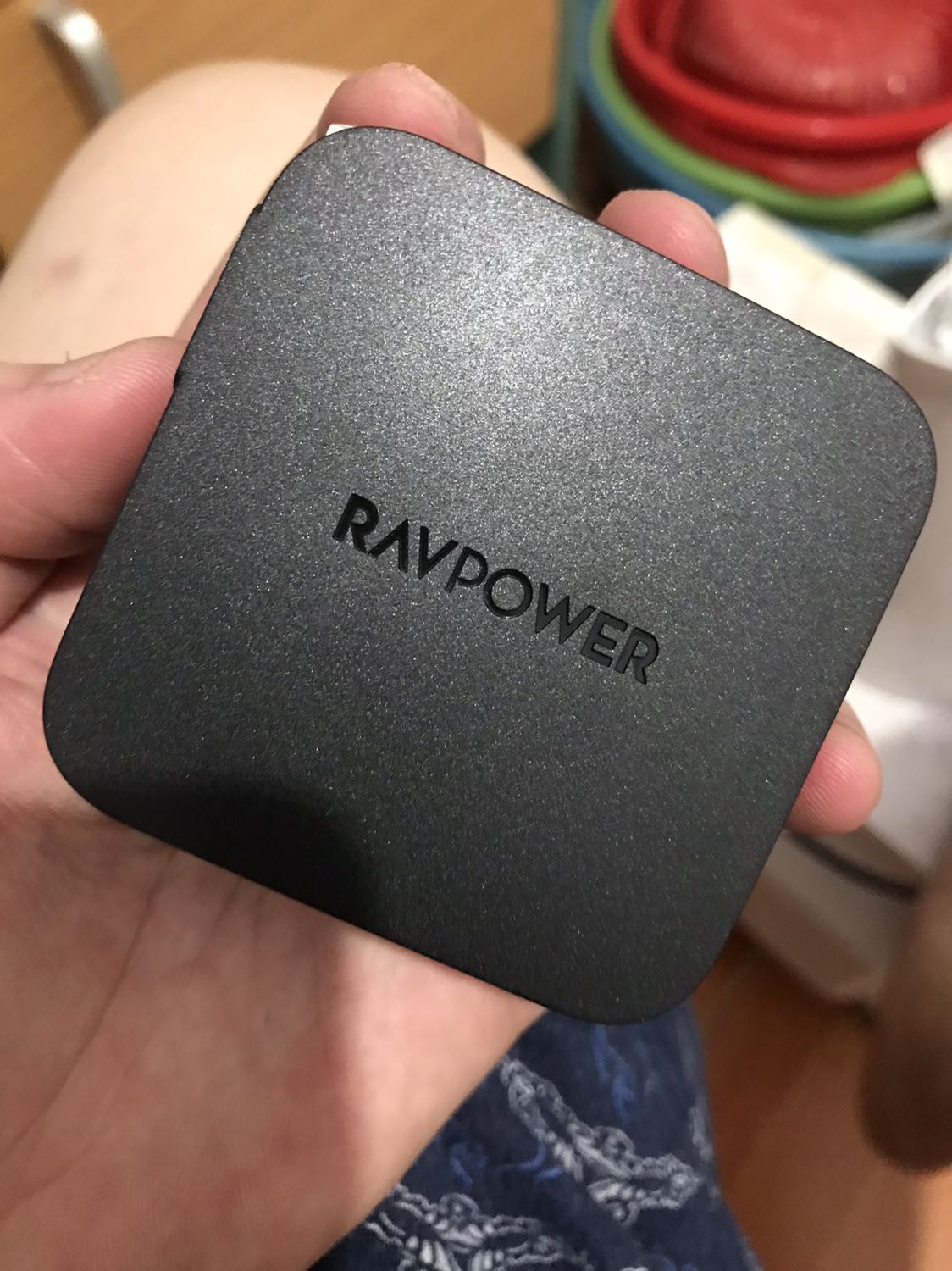 Hàng tới nhanh, mẫu mã đẹp chưa cần nói tới chất lượng thì đã thấy đáng tiền rồi
Còn nói về chất lượng thì
Sau gần 2 tiếng sạc ip 7+ thì từ 7% lên 92% thì thấy khá là nhanh, và không bị nóng củ sạc
Tuy chưa thử sạc cùng lúc 2 ổ nên ko đánh giá dc
Nói chung là hài lòng với chất lượng sản phẩm
Còn sau đổi máy khác có hài lòng hơn không thì lúc đấy tính :v