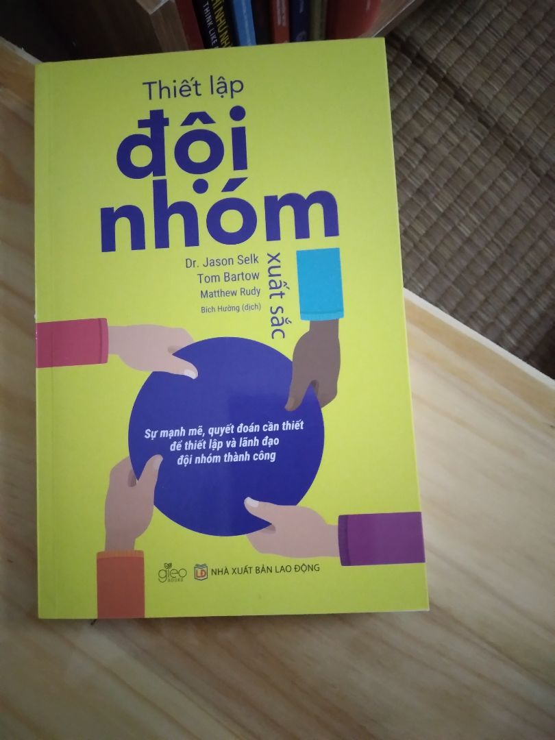 Cuốn sách cung cấp những bài học và ví dụ thiết thực, rõ ràng trong thiết lập đội nhóm.