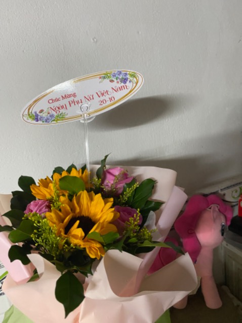 Váy rất đẹp mua dc giá 250k hoàn toàn hài lòng dù mất phí vận chuyển do shop ở tỉnh