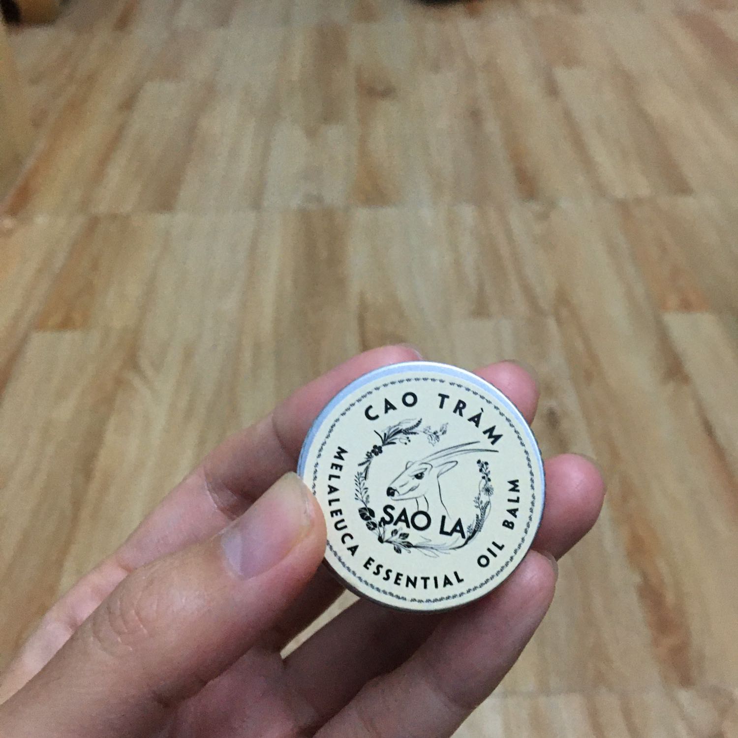 Cao thơm, mùi tràm dễ chịu, k bị nồng. Tiện mang đi hơn so với chai tinh dầu tràm hay dùng cho bé. Hết sẽ mua tiếp! Vote 5 sao Cao thơm, mùi tràm dễ chịu, k bị nồng. Tiện mang đi hơn so với chai tinh dầu tràm hay dùng cho bé. Hết sẽ mua tiếp! Vote 5 sao