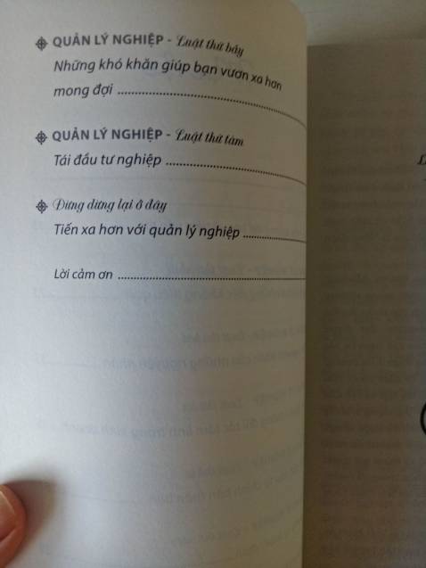 Quyển sách này nhỏ và mỏng nên mình nghĩ nó dễ đọc và dễ mang theo người hơn so với Năng đoạn kim cương. Quyển này tuy mỏng nhưng tập hợp những vấn đề cốt lõi về áp dụng của Nghiệp (đạo Phật) trong việc kinh doanh. Phân tích các khía cạnh, vấn đề trong kinh doanh và cách giải quyết chúng qua Nghiệp. Sách có những sơ đồ giúp mình hình dung được các quá trình. Vì nó có khá nhiều kiến thức về Nghiệp (Phật giáo) nên mình nghĩ các bạn từng đọc qua Năng đoạn kim cương hoặc có kiến thức về Phật giáo sẽ dễ hiểu hơn. Mình nghĩ rằng để thực sự hiểu được quyển sách nhỏ này cần có sự nghiền ngẫm sâu và thực hành đúc kết theo cách của riêng mình chứ không thể rập khuôn máy móc, như vậy mới có được hiệu quả đích thực.