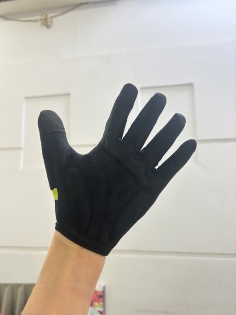 Găng tay xịn nha, ôm dáng tay, chất vải mềm, nói chung ổn vs chuẩn nhật