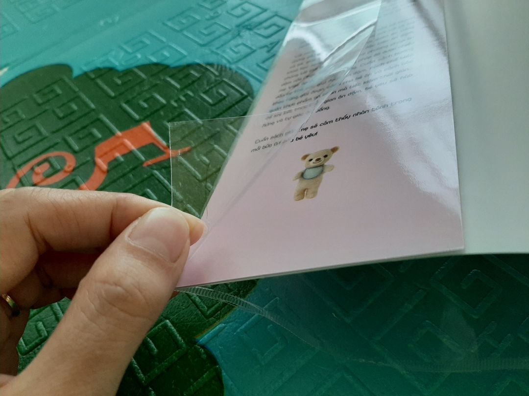 Sách ok nhưng dịch vụ bọc sách book care quá tệ. Mình bọc sách để giữ gìn sách mà mới lật có 2 lần mà đường hàn mép bọc sách đã rách, ko bọc sách đc nữa. Sách ok nhưng dịch vụ bọc sách book care quá tệ. Mình bọc sách để giữ gìn sách mà mới lật có 2 lần mà đường hàn mép bọc sách đã rách, ko bọc sách đc nữa.