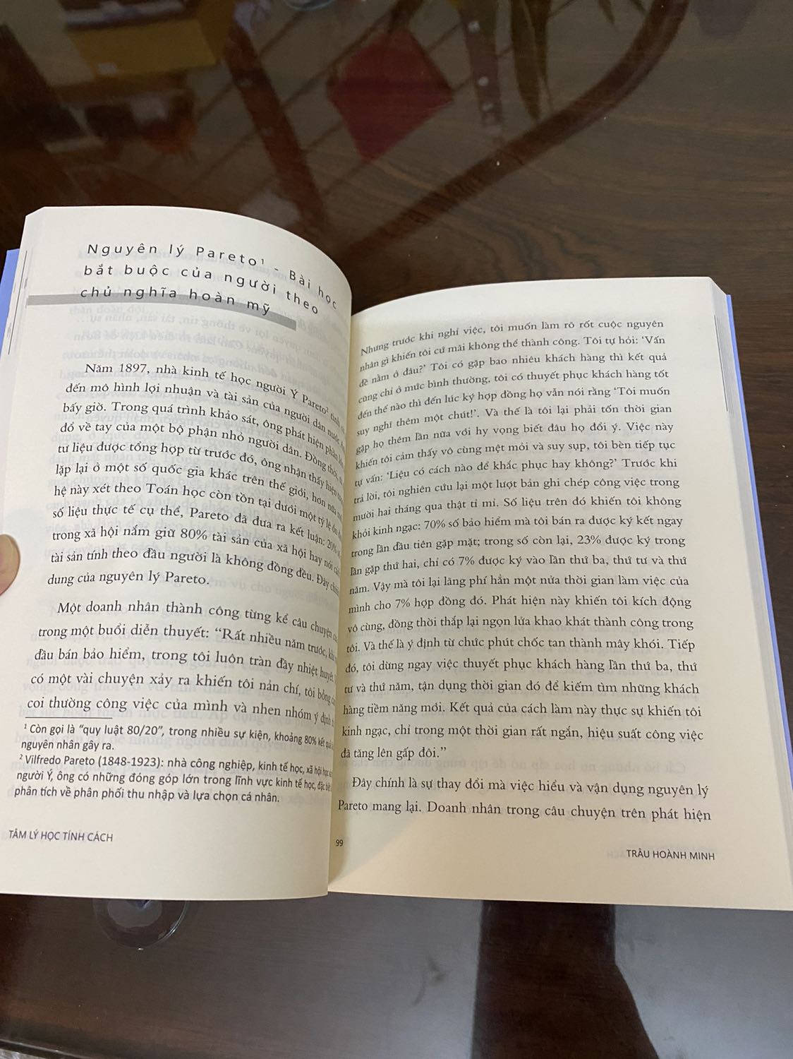 Sách đẹp, bọc nilon cẩn thận, bên trong có kèm bookmark, giao hàng khá nhanh so với dự kiến!
Về nội dung cũng chưa đọc nên chắc review chi tiết nội dung sau! Nhưng có điều đây là cuốn sách nói về tâm lý khá hay nếu bạn nào đang muốn tìm hiểu!