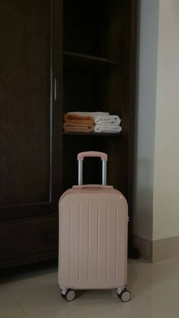 Rất hài lòng với sản phẩm của shop.Vali chắc chắn, đóng gói cẩn, màu xinh, kiểu dáng đẹp, rất ưng ý nên mua nha mn