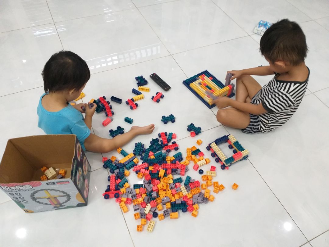 sản phẩm tuyệt vời. ko ngờ loa to lắm luôn. vừa về bật nghe thử, loa phát to rõ ok. giao hàng hơi chậm do dịch covid, tuy nhiên hàng về ko bị móp méo gì hết. tuyệt vời.