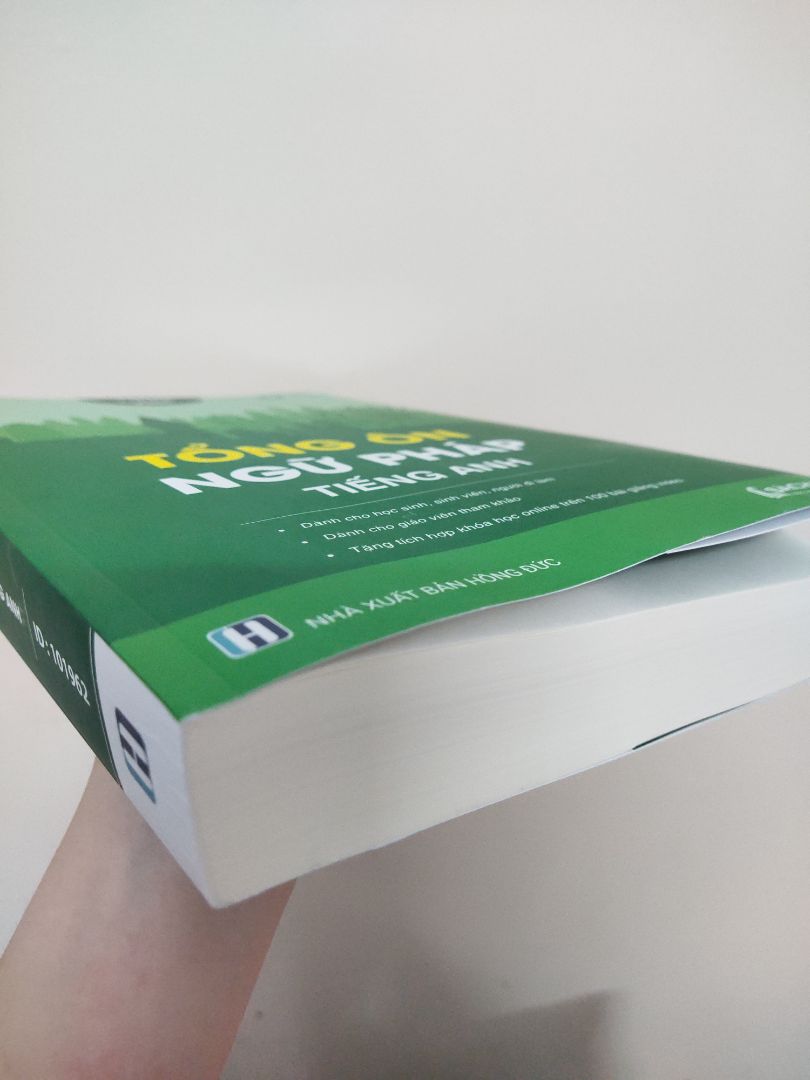 Ấn tượng đầu tiên là sách siêu dày, có đầy đủ bài tập ngữ pháp và cũng như các bài giảng id. Mình cảm thấy sách cô Trang Anh soạn rất ổn nên mình tin tưởng và đặt mua. Hi vọng nó sẽ giúp ích cho mình trong quá trình ôn luyện thi Đại Học sắp tới đây. À còn đc tặng quà là flashcard nữa á :3