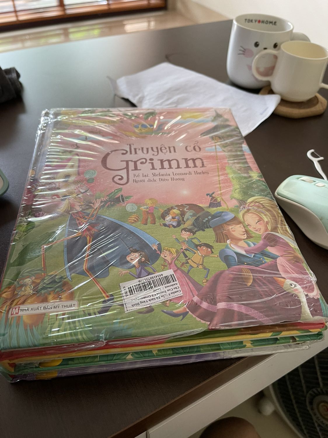 Chờ hàng hơi lâu tuy nhiên sách đẹp. Bên trog giấy in đẹp. Chưa đọc nên chưa biết nội dung như nào